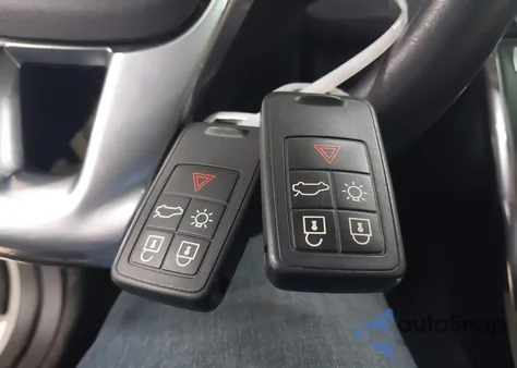 2016 Volvo Xc60 T6 Drive-E from USA, damaged, VIN YV449MRK2G2912742